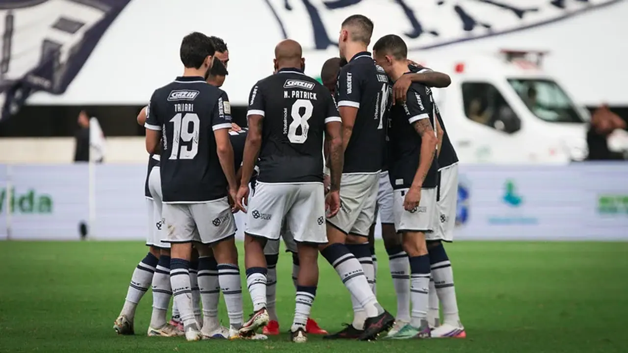 Arquivo do Remo no confronto com o Flamengo, em 06/09/2026. Não é uma imagem do encontro com o Cruzeiro.