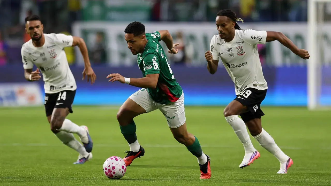Corinthians em disputa com o Palmeiras. Arquivo publicado no álbum oficial do dérbi de 11/10/2026, anterior ao encontro com o Vasco.