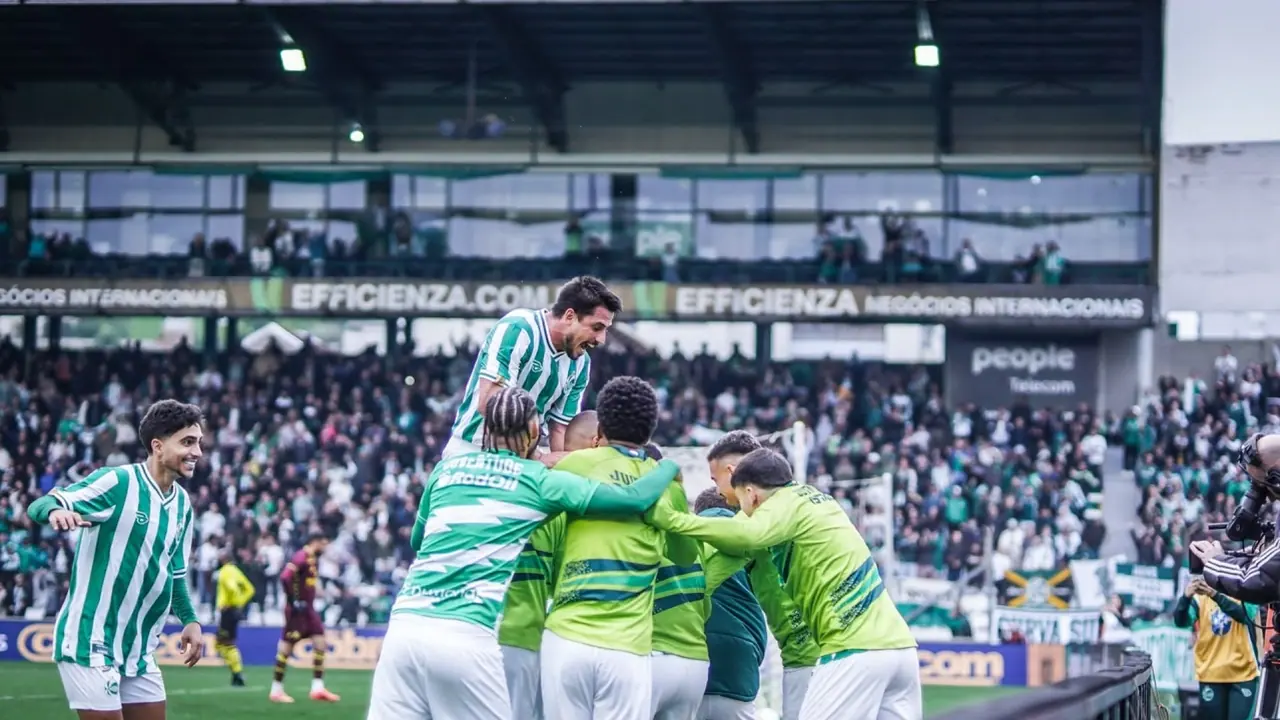 Juventude em campo diante do São Bernardo no Alfredo Jaconi