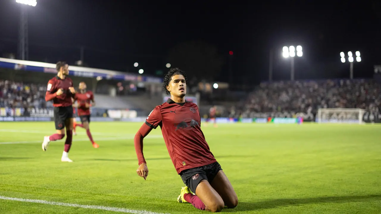 Lucas Barbosa comemora gol pelo Red Bull Bragantino