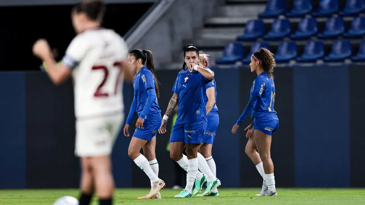 Palmeiras feminino em campo na estreia contra o Universitario