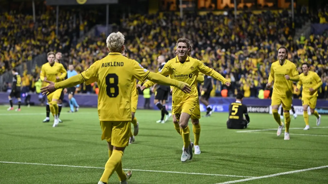 Bodø/Glimt na partida contra o Borussia Dortmund em Aspmyra.