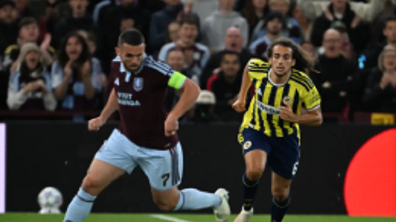 Fenerbahçe na partida contra o Aston Villa pela Champions League.