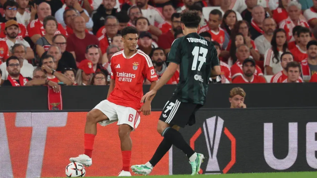 Registro de Benfica e Celtic na Europa League em outubro de 2026.