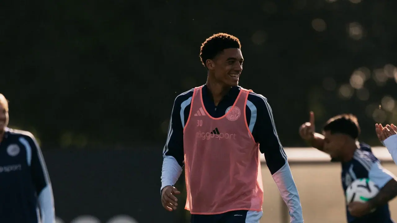 Jogadores do Ajax em treinamento divulgado pelo clube em outubro de 2026.
