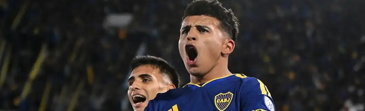 Jogadores do Boca Juniors comemoram na fotografia da vitória sobre o Unión.