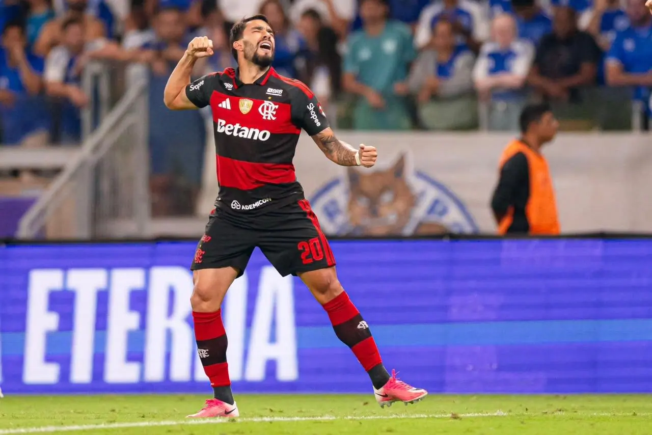 Lucas Paquetá em fotografia divulgada pelo Flamengo.